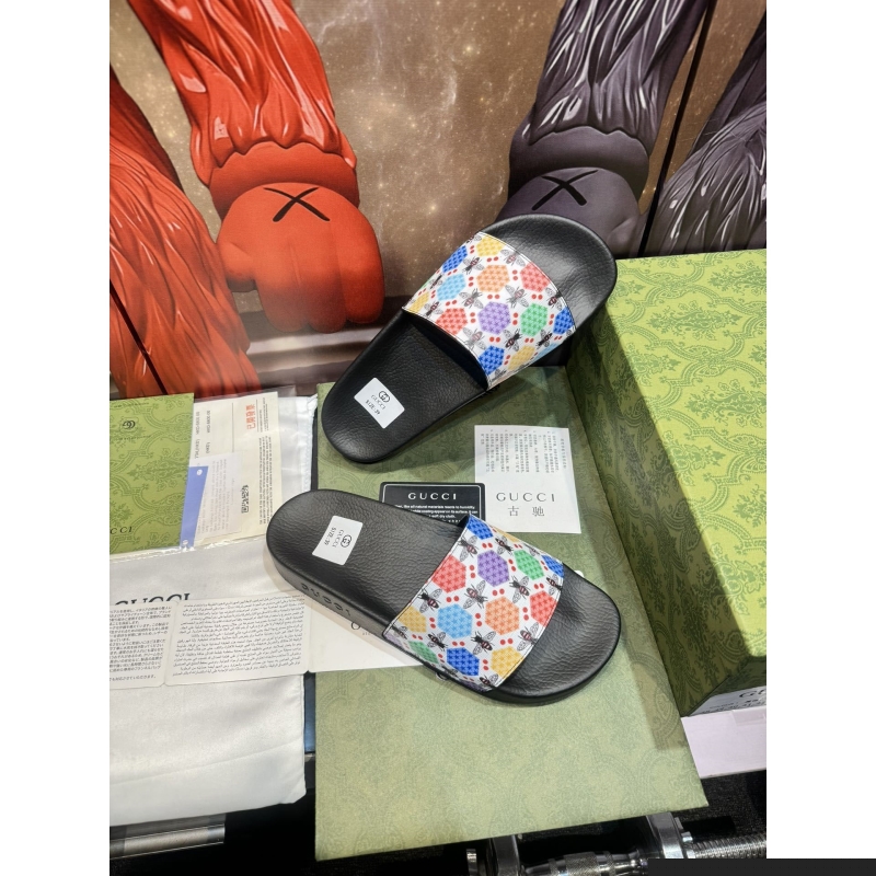 G*u*i slippers
